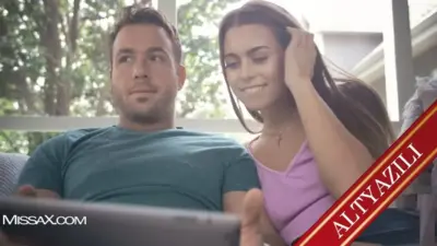 Azgın Üvey Ablasının Etkisine Dayanamayıp İçine Boşalıyor