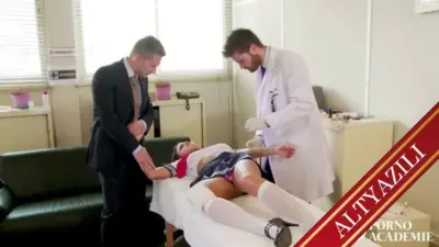 BDSM Mağduru Genç Sürtük Kankasının Sevgilisiyle Sikişmek Zorunda Kalıyor
