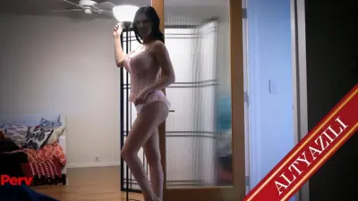 Büyük Memelerin Arasına Yarak Almak İsteyen Körpe Orospu Zevkten Kıvranıyor