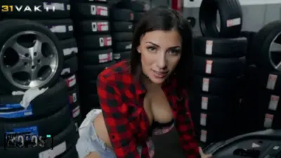 Dul Kalmış Olgun Sarışının Eline Düşen Tamirci Kendinden Geçiyor