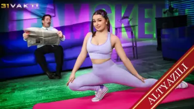 Eline Geçen İlk Fırsatta Dar Taytı İndirip Islanmış Pembe Amcığı Delip Geçti