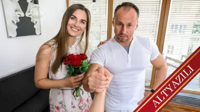 Escort Gibi Giyinen Üvey Annesinin Kendini Siktirme Çabasını Fark Edince Affetmedi