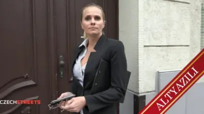 Evi Satmak İçin Kadınlığını Kullanıp Amcığını Para İçin Feda Ediyor