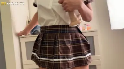 Seksi Orospu Üvey Kardeşinin Sikini Götüne Sokmasını İçin Zorluyor
