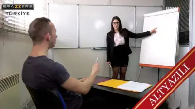Amını Sıcak Döllerle Doldurmak İsteyen Orospu Sikişirken Kondomu Yırtıp Atıyor
